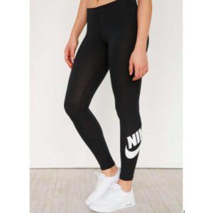 Nike Logo Legging in Black